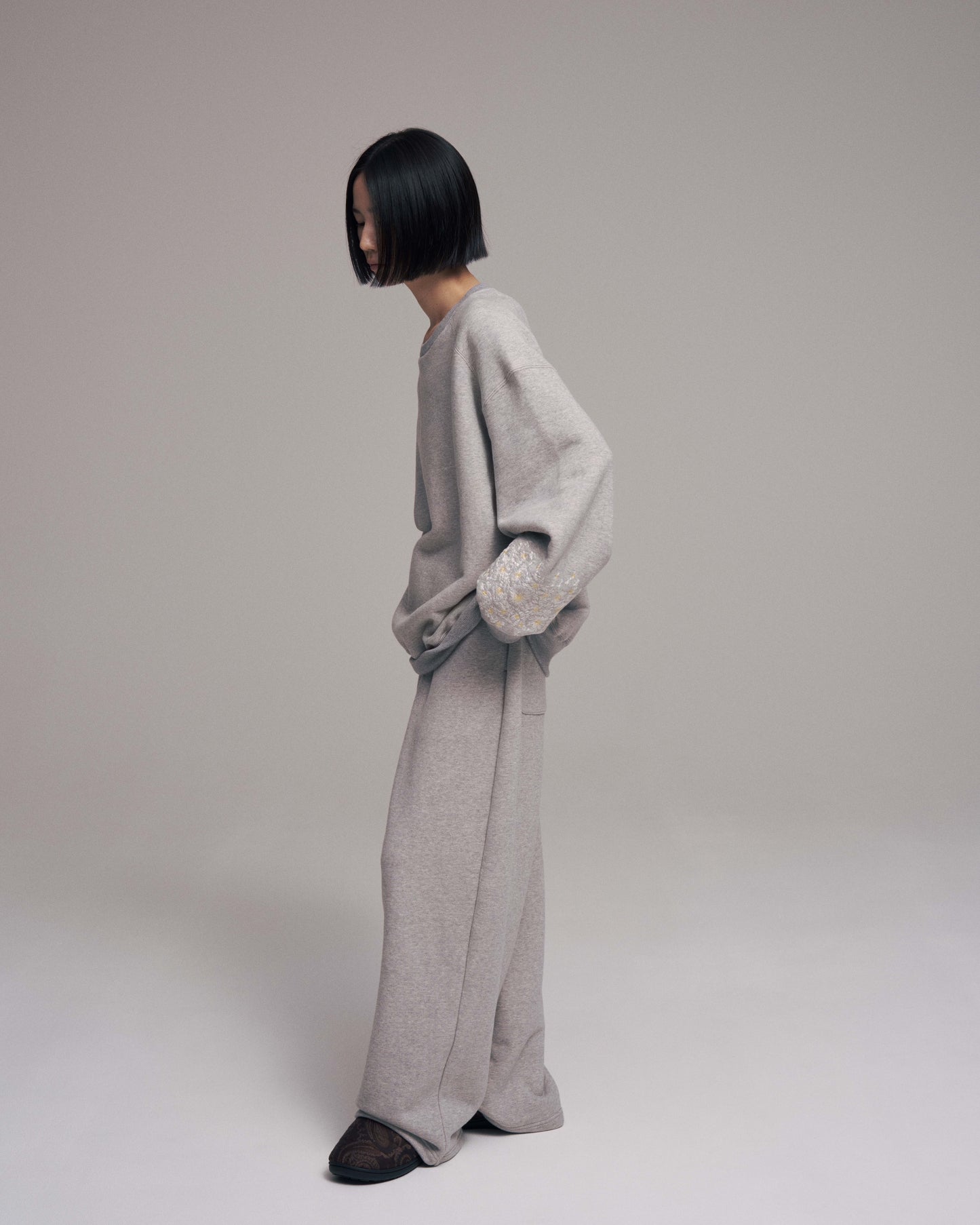 Embroidery crew sweat / Gray