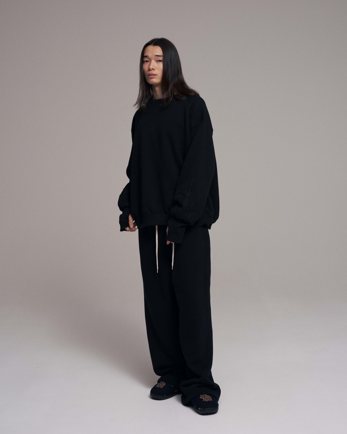 Embroidery crew sweat / Black