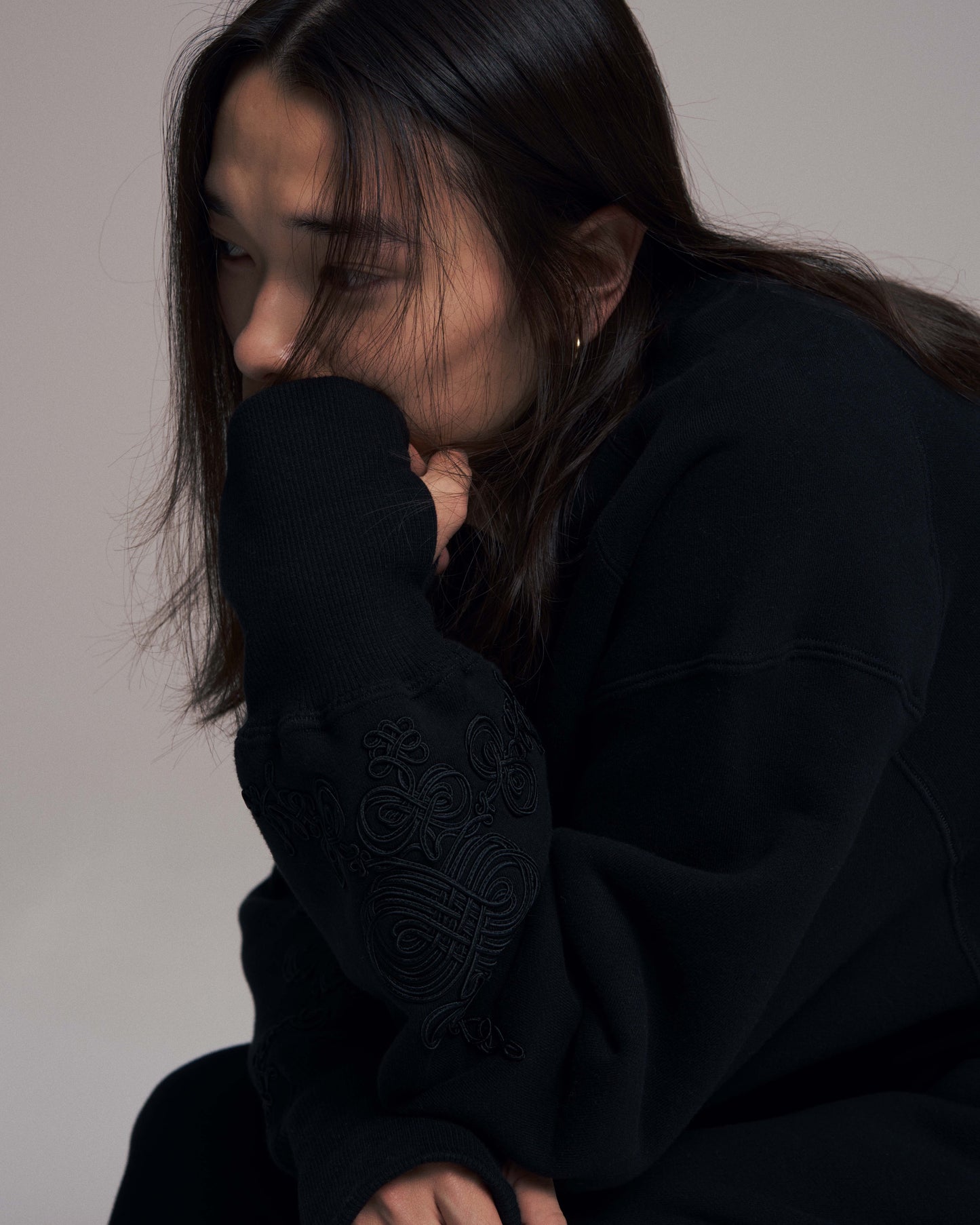 Embroidery crew sweat / Black