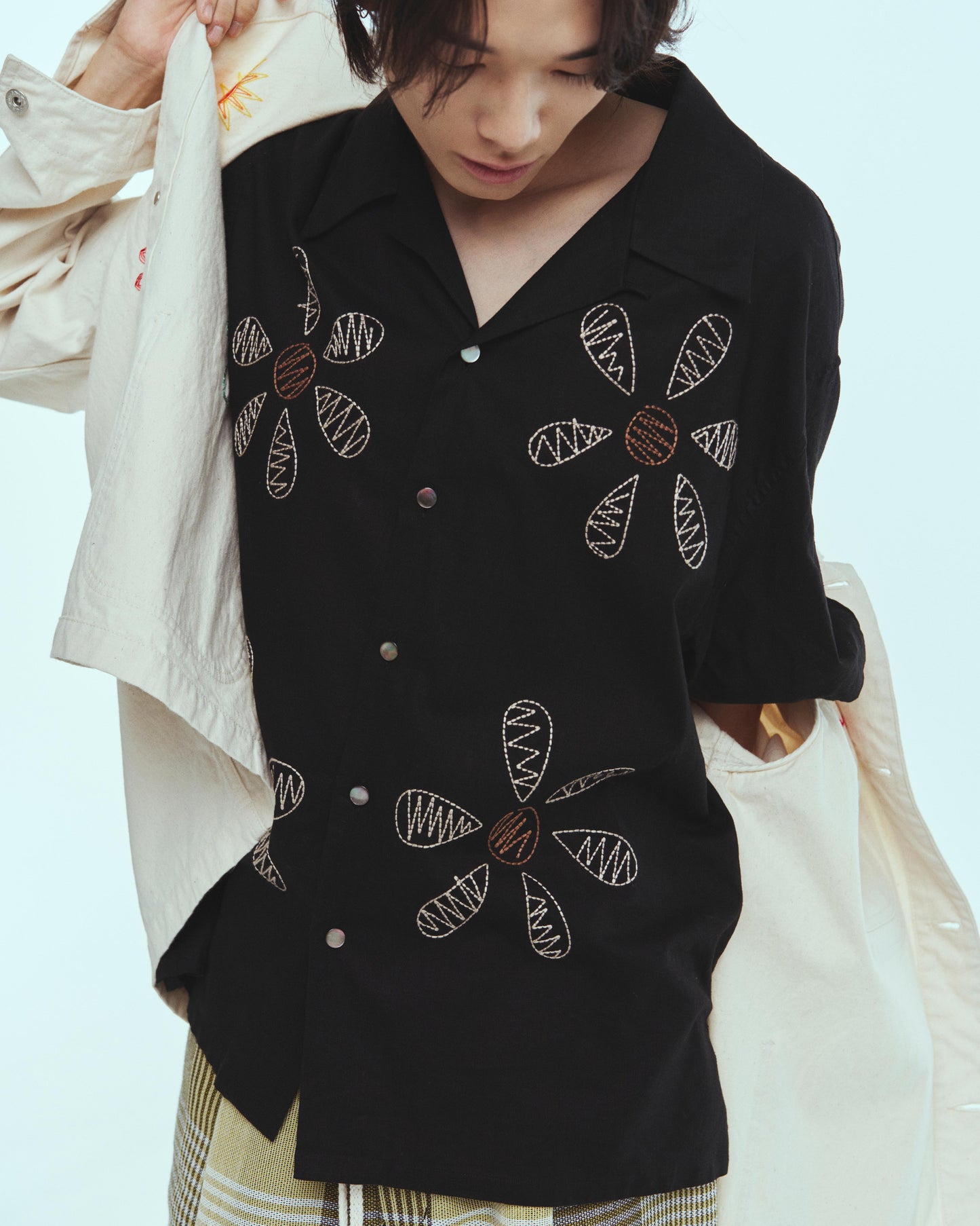Aloha shirt - Big flowers embroidery / Black