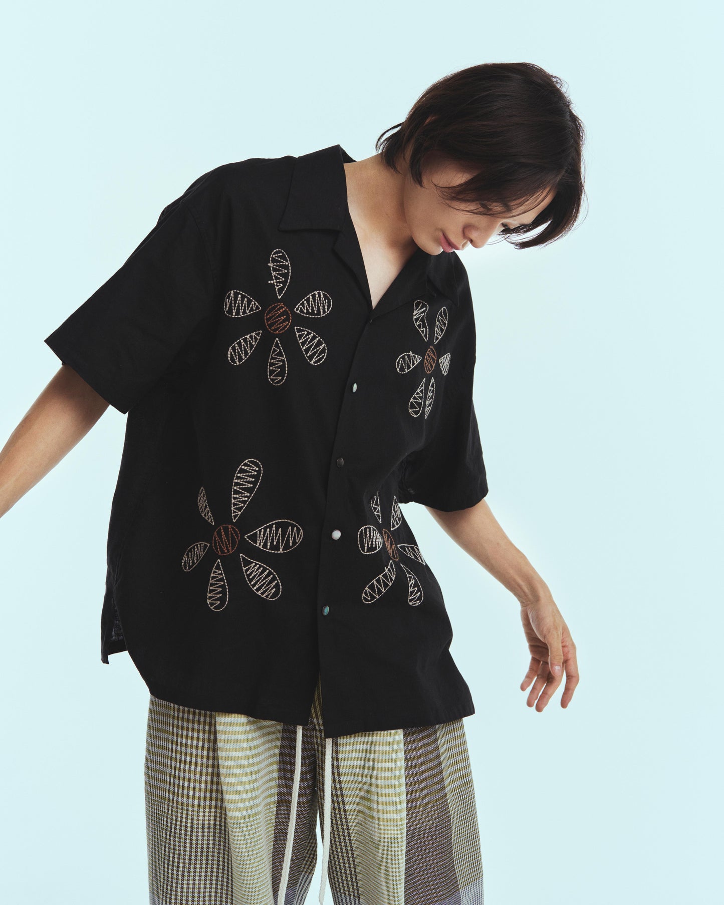 Aloha shirt - Big flowers embroidery / Black
