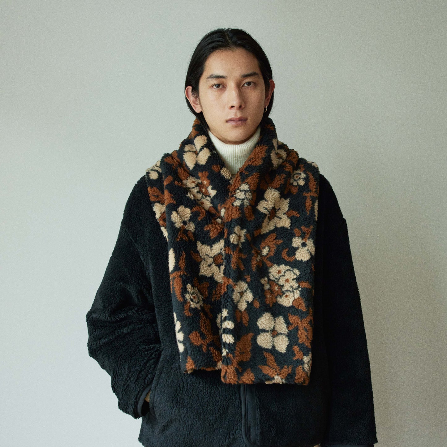 Jacquard boa stole / Black flower camo